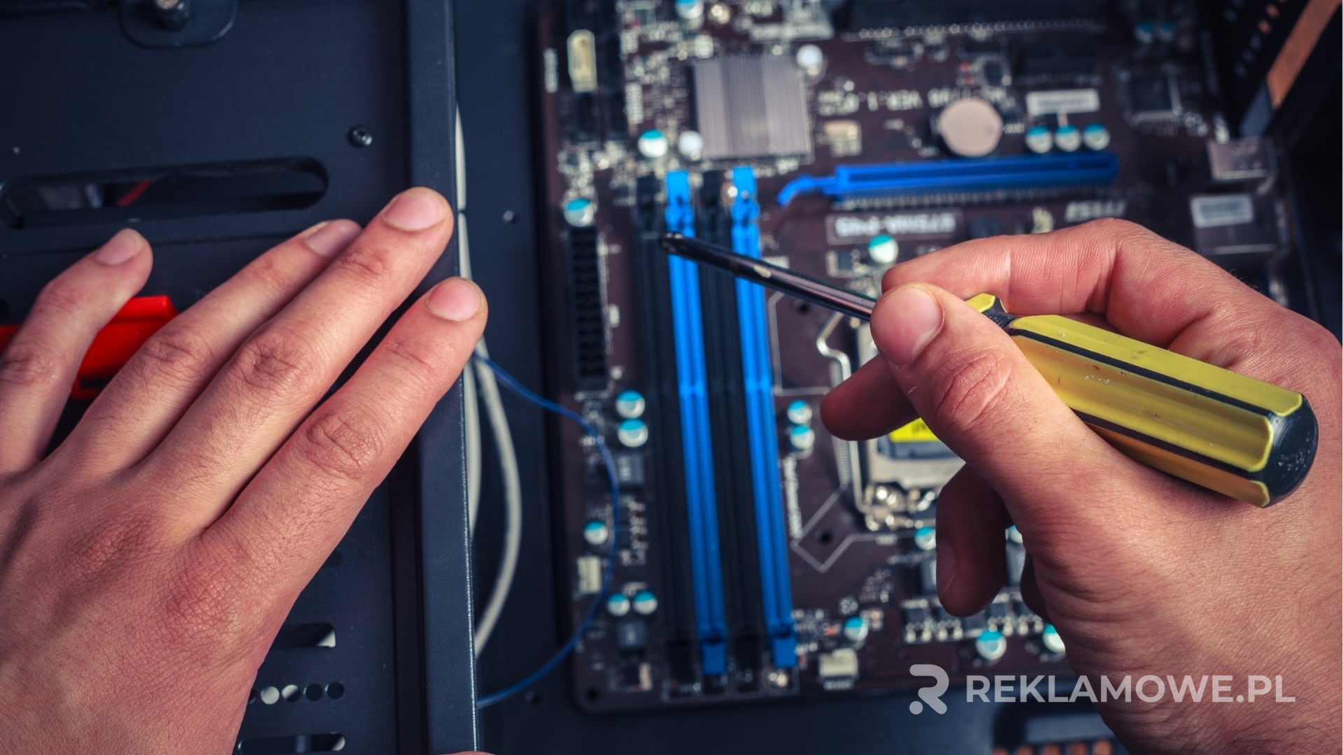 Personalizacja śrubokrętów reklamowych vs standardowe modele