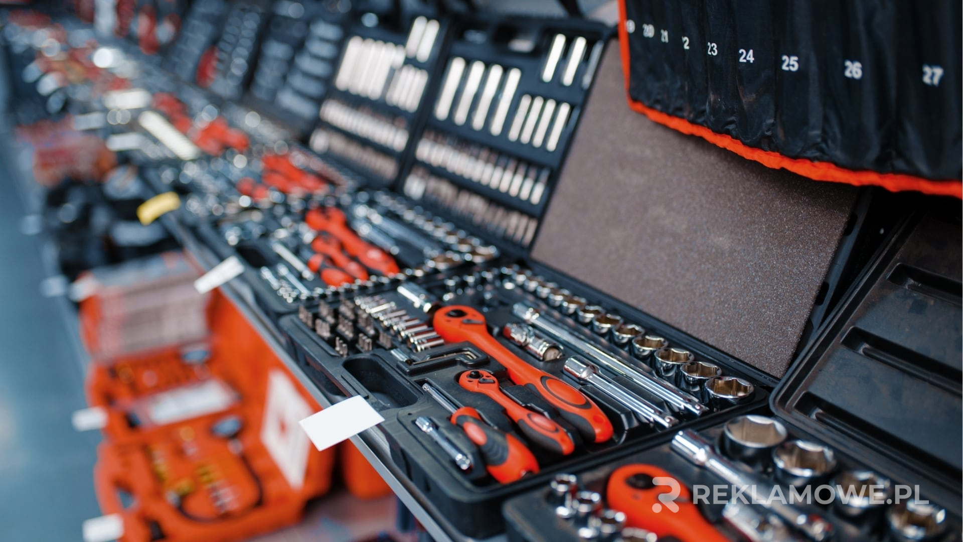 Śrubokręt używany w kampanii reklamowej firmy