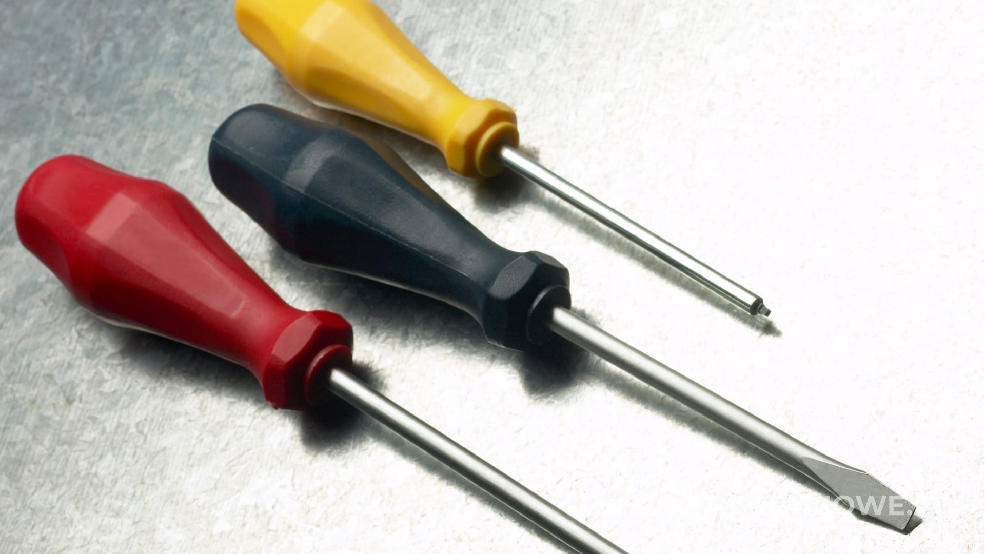 Śrubokręt reklamowy używany do budowania zaufania w środowisku biznesowym