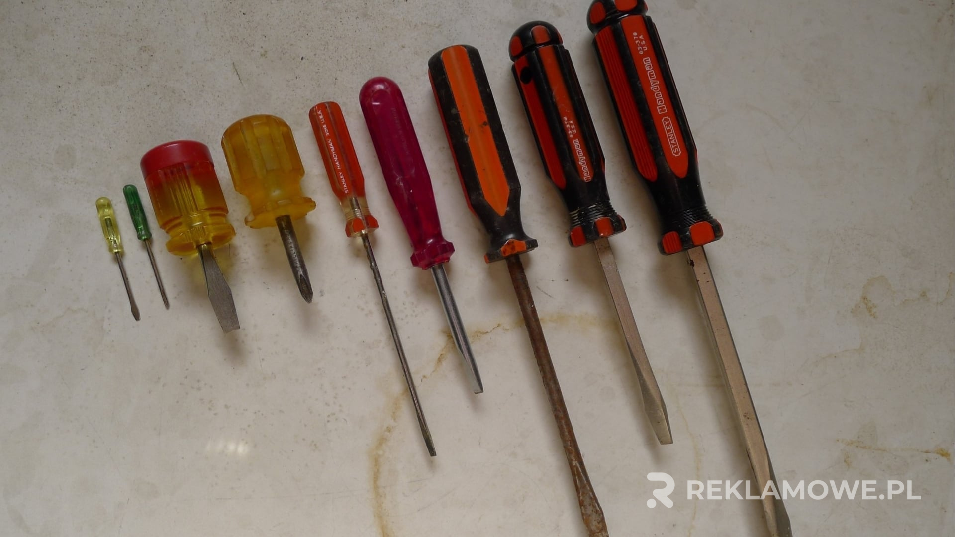 Trendy kolorystyczne i wzornicze w śrubokrętach reklamowych 2025